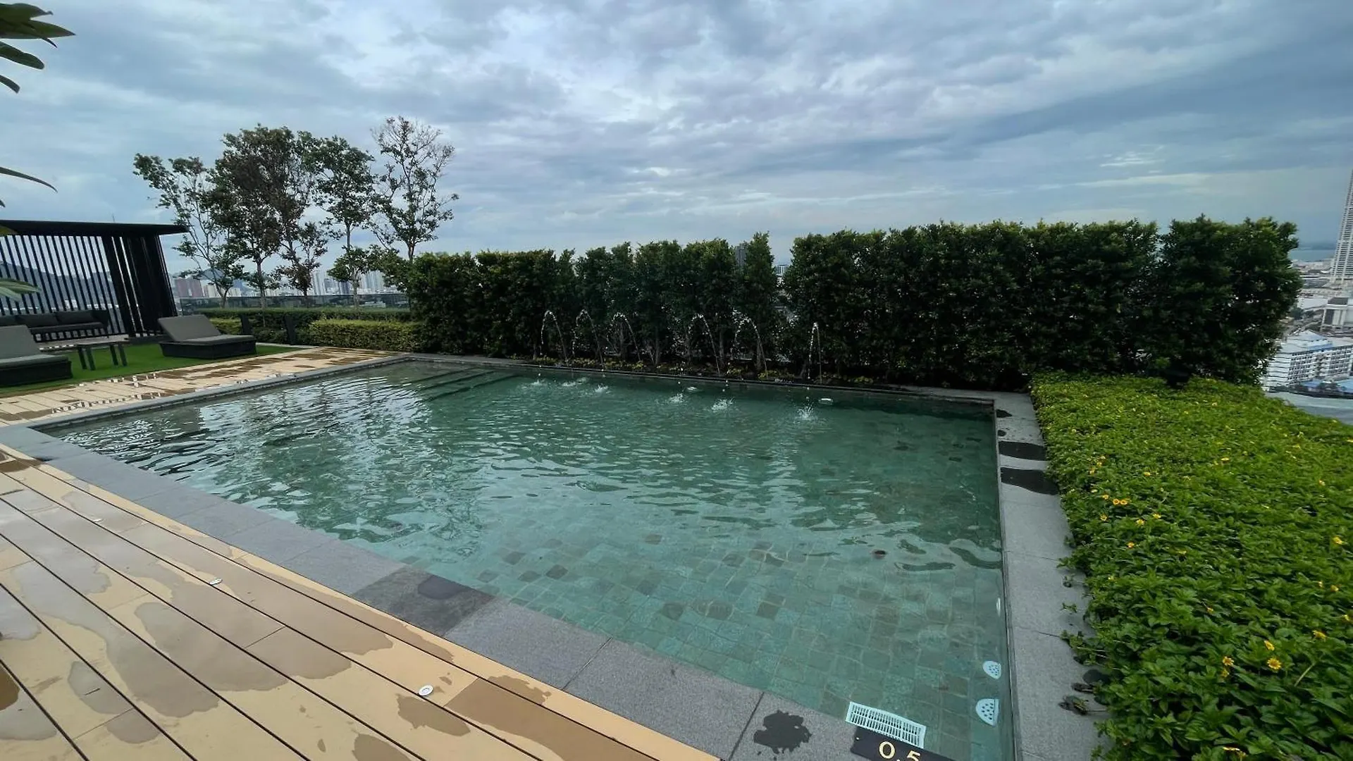 New Georgetown Instagramable 2Br Homestay For 10Pax 无敌美景两房民宿 Beacon Executive Suite 马来西亚